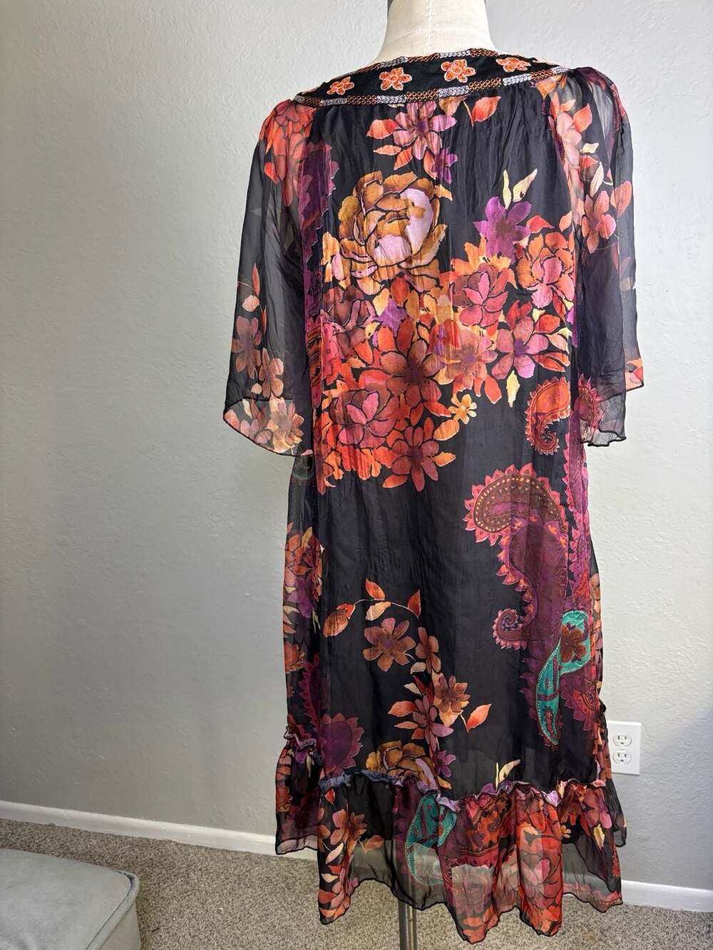 Leisureland Floral Paisley Print Embellished V-Neck Dress
#floraldress #dress #l - Picture 4 of 7